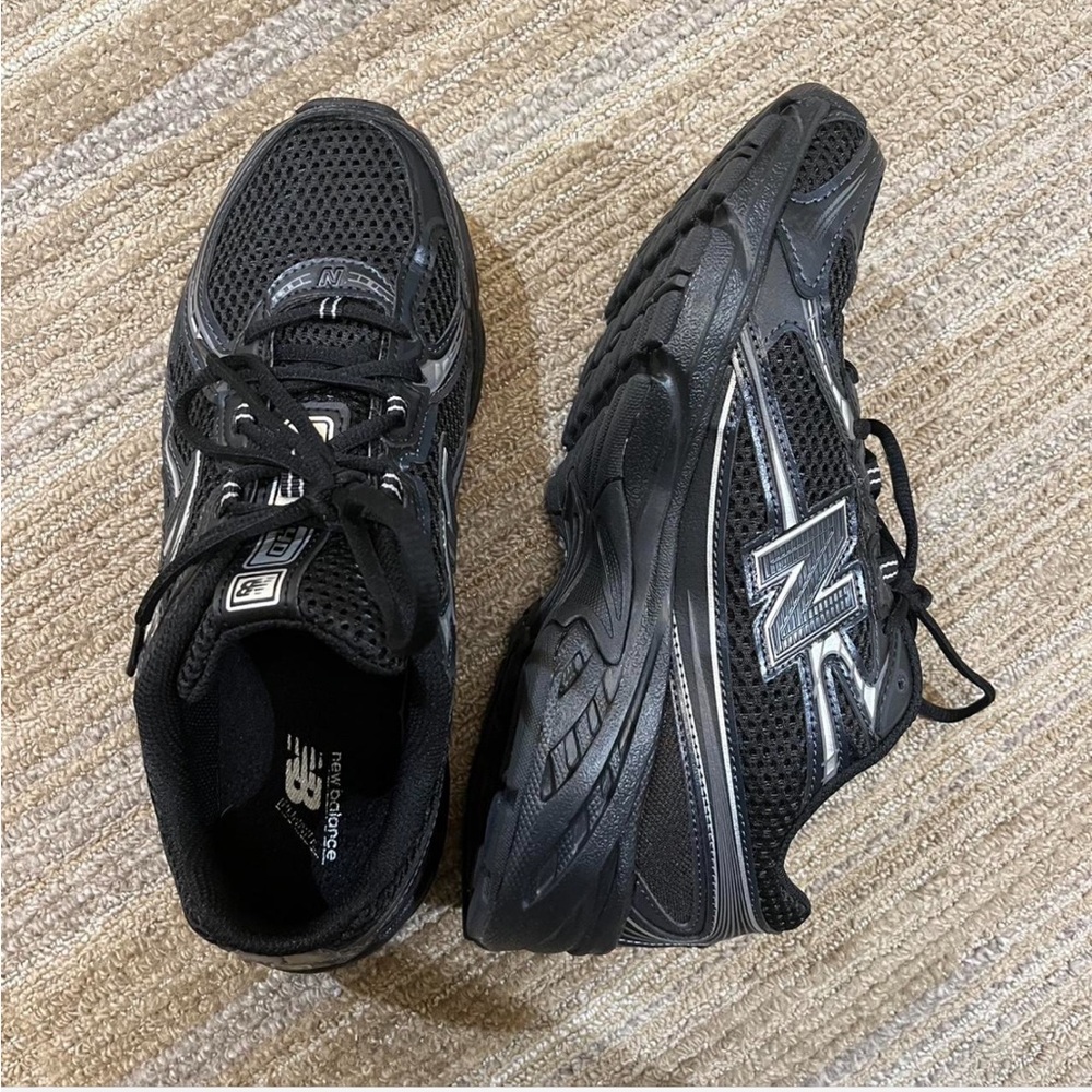 New Balance 740 Athletic Shoe - Black / Silver Metallic